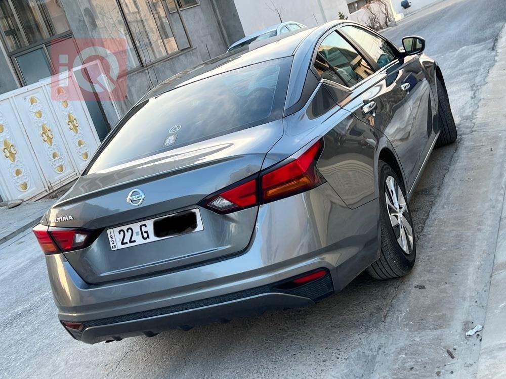 نيسان ألتيما